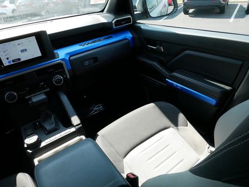 Certified 2024 Toyota Tacoma TRD Off-Road AWD/4WD image 9