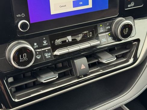 Certified 2025 Toyota Highlander LE FWD image 19