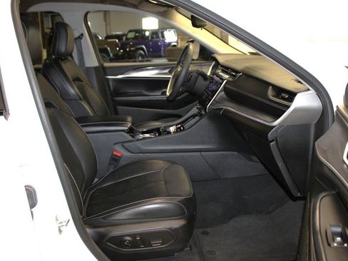 Used 2023 Jeep Grand Cherokee L Limited image 31