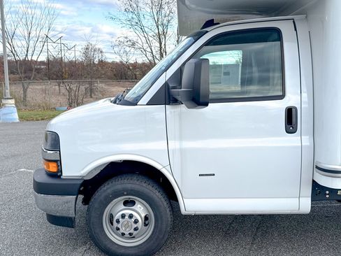 New 2025 Chevrolet Express 3500 1WT w/ Power Convenience Package image 10