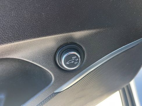 Used 2019 Buick Enclave Essence image 12