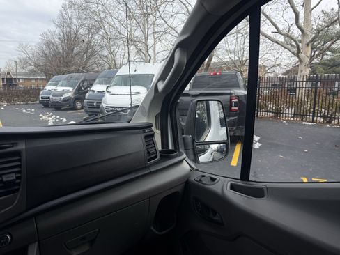 Used 2022 Ford Transit 350 XLT image 33