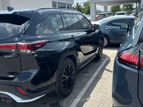 Used 2024 Toyota Highlander XSE FWD image 16