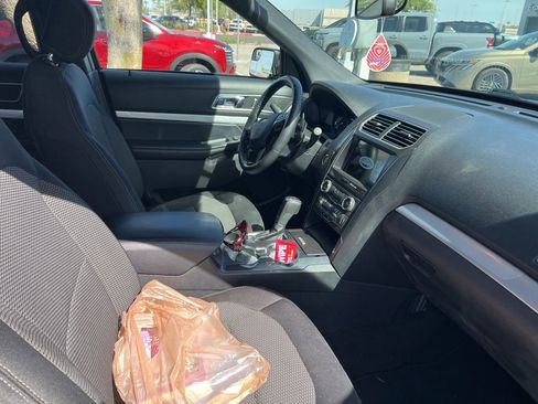 Used 2017 Ford Explorer XLT w/ Equipment Group 201A image 9