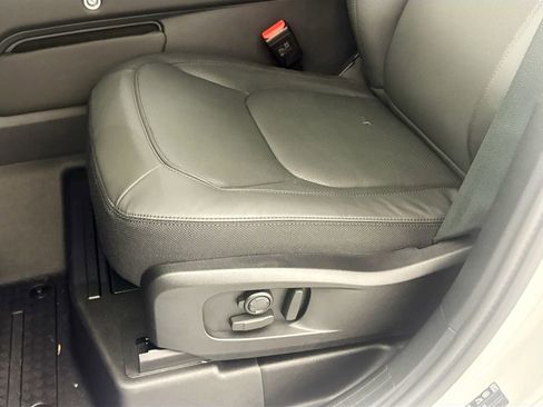 New 2026 Land Rover Defender 110 V8 image 18