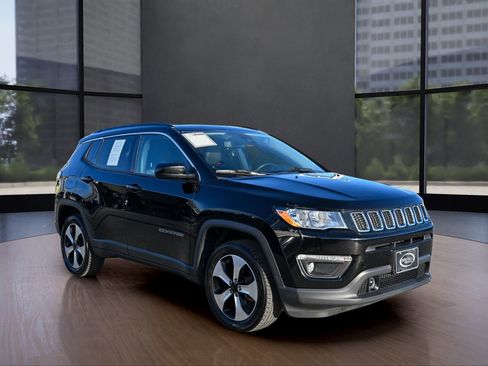 Used 2020 Jeep Compass Latitude w/ Popular Equipment Group image 3