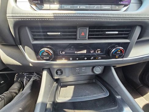Certified 2025 Nissan Rogue SV FWD image 21