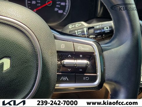 Certified 2022 Kia Sorento S w/ Panoramic Sunroof Package AWD/4WD image 28