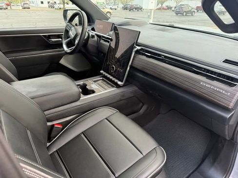 Used 2025 GMC Sierra EV Denali AWD/4WD image 40