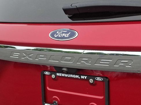 Certified 2020 Ford Explorer XLT w/ Equipment Group 202A AWD/4WD image 31
