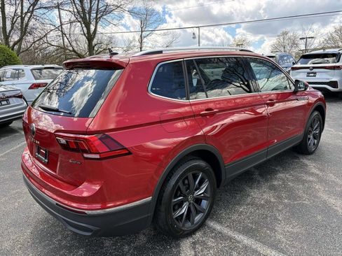 Used 2023 Volkswagen Tiguan SE w/ Panoramic Sunroof Package image 5