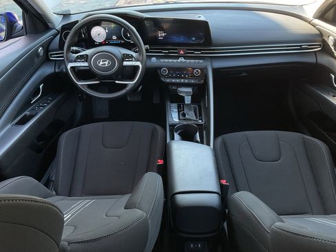 Used 2025 Hyundai Elantra SEL image 21