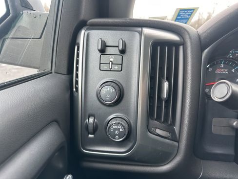 Used 2018 Chevrolet Silverado 1500 LT w/ Midnight Edition image 18