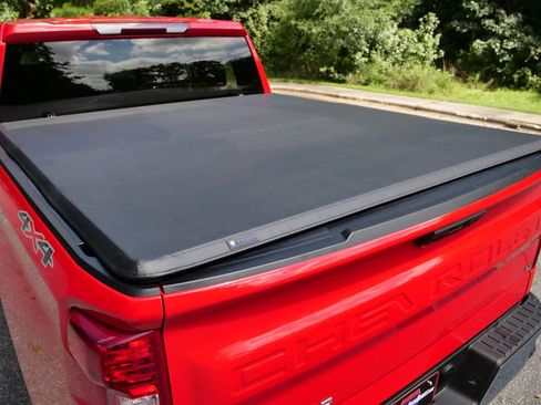 Used 2025 Chevrolet Silverado 1500 LT AWD/4WD image 33
