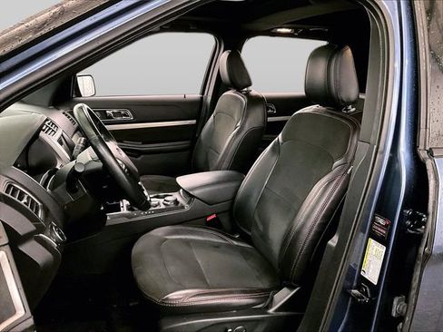 Used 2018 Ford Explorer XLT w/ Equipment Group 202A AWD/4WD image 25