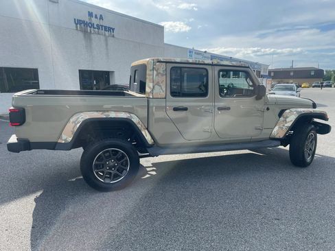 Used 2020 Jeep Gladiator Overland AWD/4WD image 6