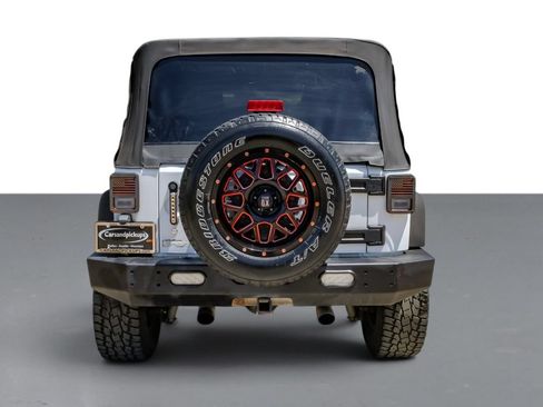Used 2016 Jeep Wrangler Unlimited Sahara w/ Connectivity Group AWD/4WD image 8