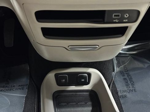 Used 2018 Chrysler Pacifica Touring Plus FWD image 19