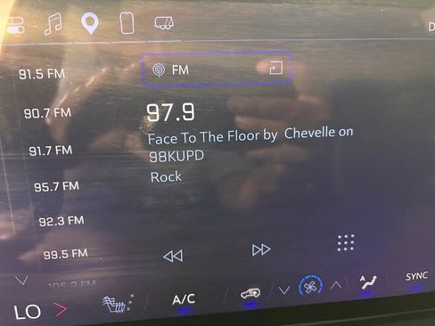 Used 2025 Chevrolet Suburban Z71 AWD/4WD image 31