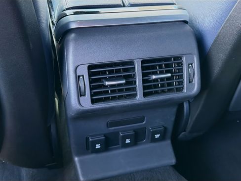 Used 2019 Land Rover Range Rover Velar R-Dynamic SE image 23