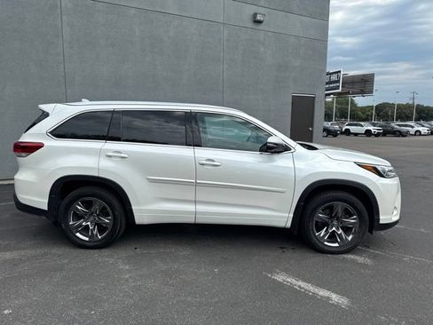 Used 2018 Toyota Highlander Limited Platinum AWD/4WD image 16