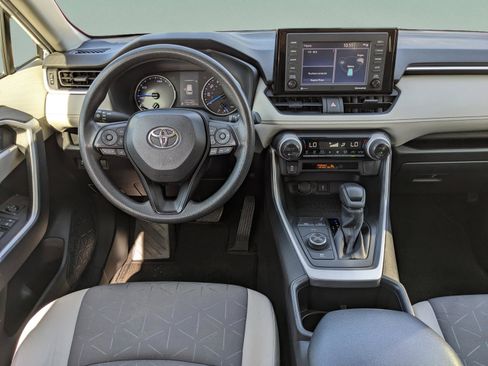Used 2022 Toyota RAV4 XLE image 12