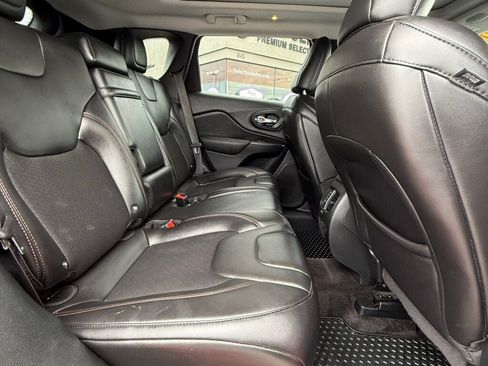 Used 2019 Jeep Cherokee Trailhawk w/ Comfort/Convenience Group AWD/4WD image 44
