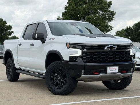 Used 2023 Chevrolet Silverado 1500 ZR2 w/ Technology Package AWD/4WD image 2