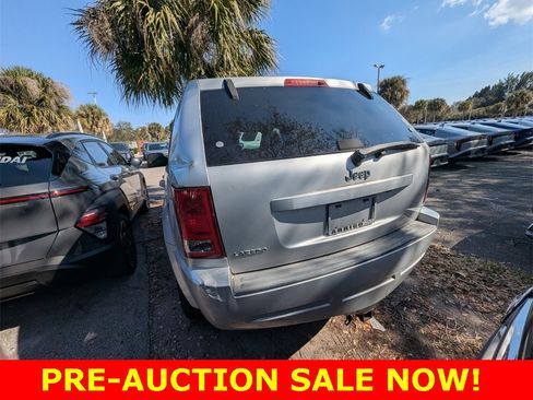 Used 2010 Jeep Grand Cherokee Laredo image 12