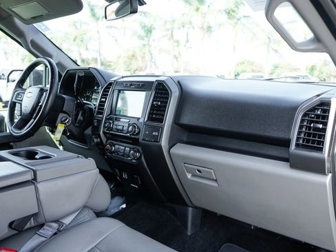 Used 2018 Ford F150 XLT w/ Equipment Group 302A Luxury image 38