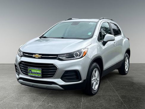 Used 2022 Chevrolet Trax LT w/ Driver Confidence Package image 3