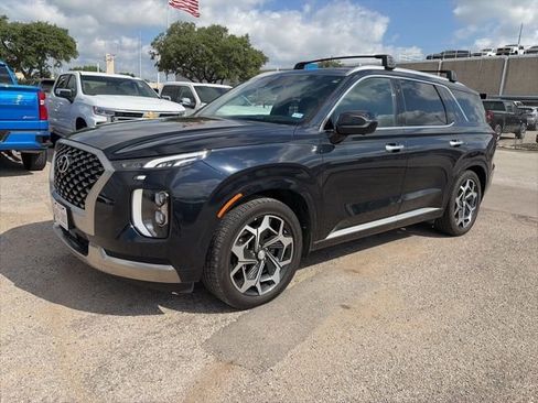 Used 2022 Hyundai Palisade Calligraphy w/ Winter Package FWD image 2