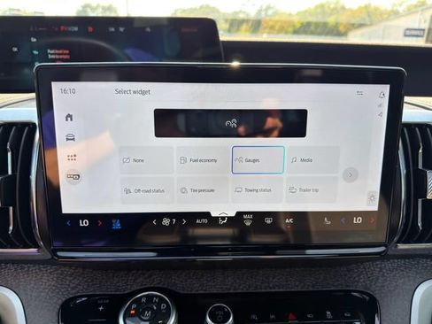 Used 2025 Ford Expedition Tremor AWD/4WD image 36
