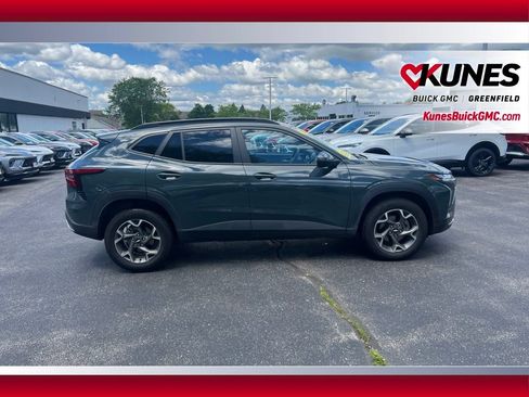 Used 2025 Chevrolet Trax LT FWD image 4