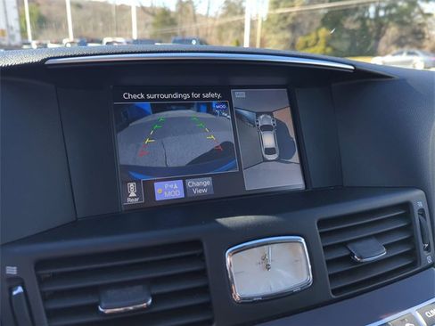 Used 2018 INFINITI Q70 Luxe image 15