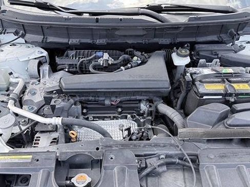 Used 2016 Nissan Rogue S FWD image 5
