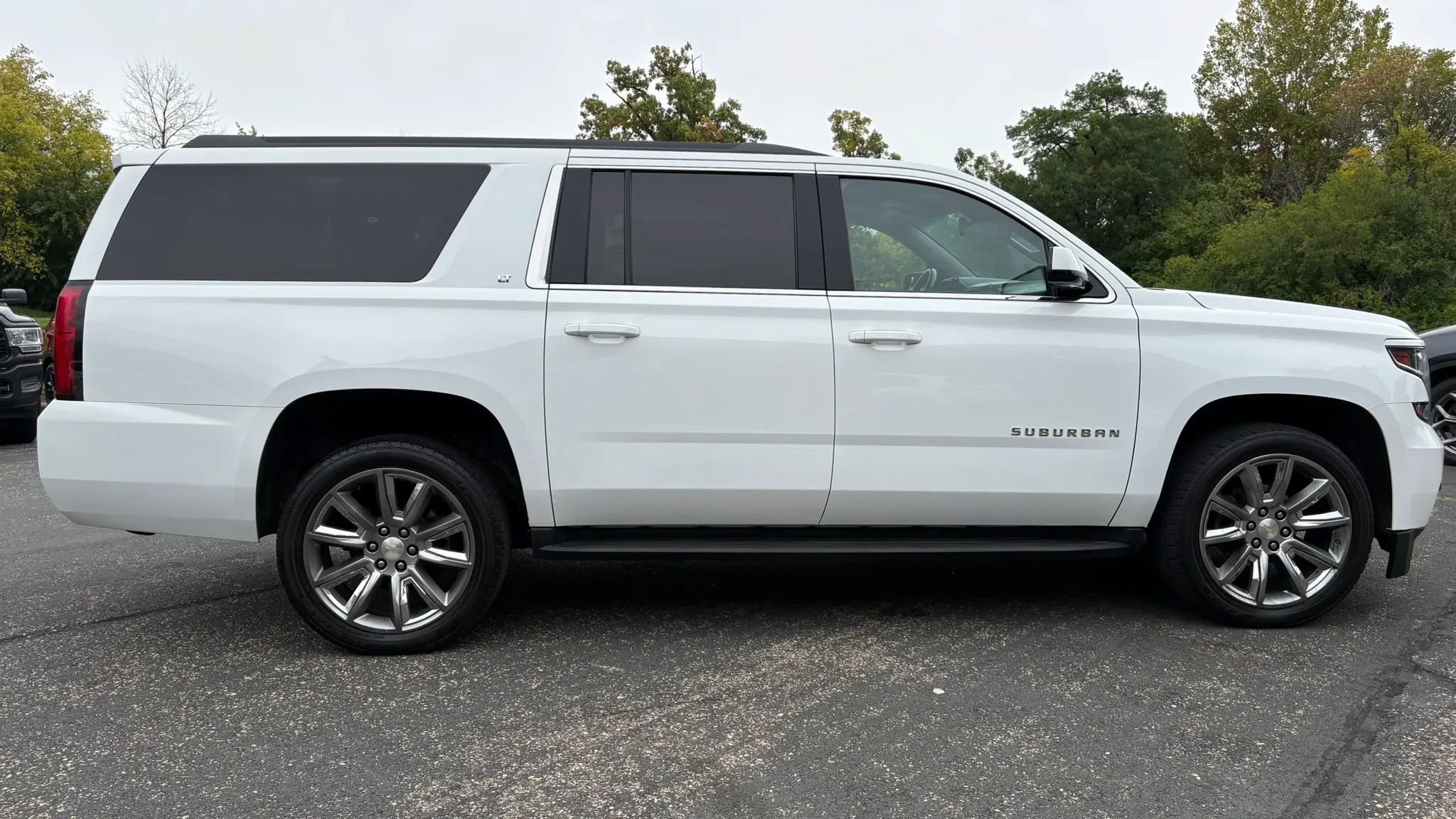 Used 2018 Chevrolet Suburban LT AWD/4WD image 12