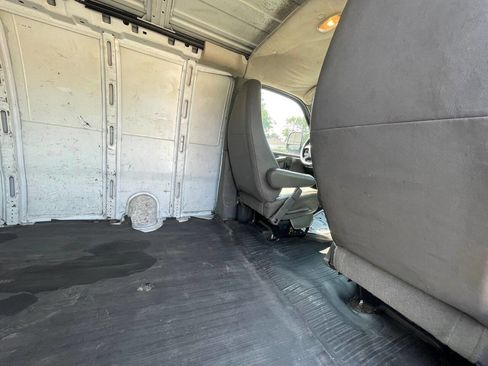 Used 2012 Chevrolet Express 3500 image 12