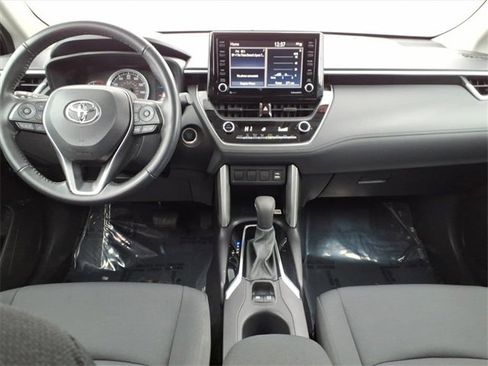 Certified 2022 Toyota Corolla Cross LE image 11