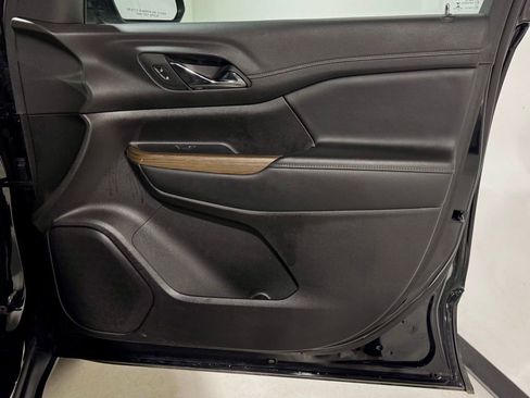 Used 2022 GMC Acadia SLE image 22