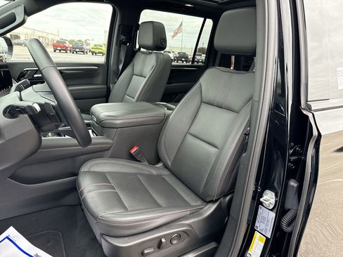 Used 2025 Chevrolet Suburban RST w/ Sun And Tow Package image 13