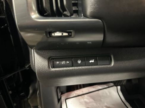 Used 2025 Nissan Pathfinder SL AWD/4WD image 29