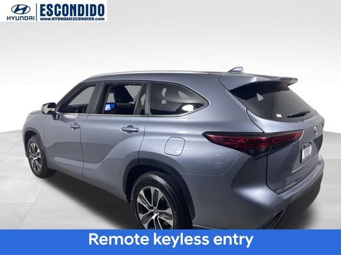 Used 2023 Toyota Highlander XLE image 4