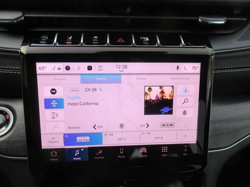 New 2025 Jeep Grand Cherokee Limited image 25