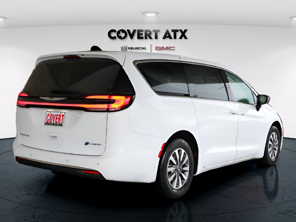 Used 2024 Chrysler Pacifica Limited FWD image 6