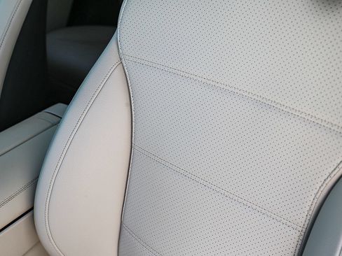 Used 2024 Mercedes-Benz GLC 300 4MATIC image 23