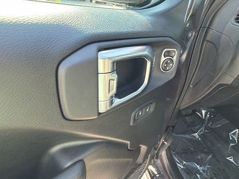Used 2025 Jeep Wrangler Unlimited Sport AWD/4WD image 15