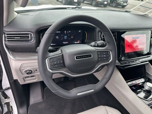 Used 2024 Jeep Wagoneer Series II w/ Flexible Seating Group AWD/4WD image 15