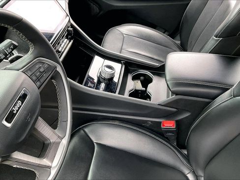 Certified 2025 Jeep Grand Cherokee Limited image 14