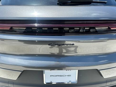 Certified 2024 Porsche Cayenne AWD/4WD image 14